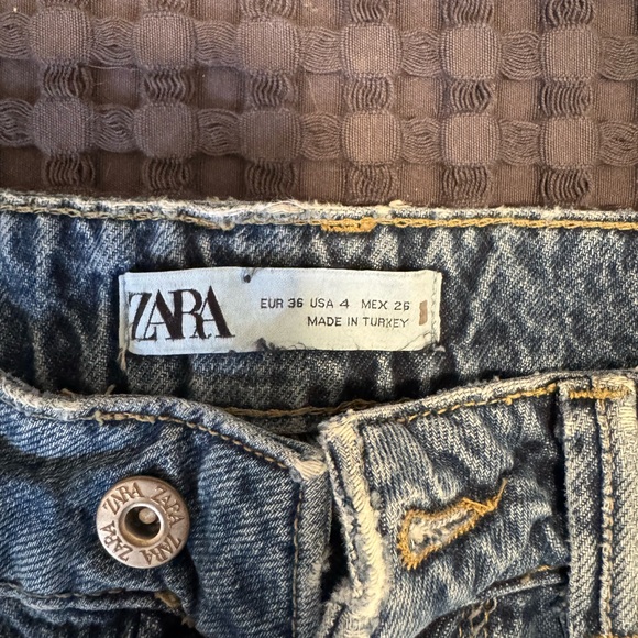 Zara Women’s Straight Light Blue Denim Jeans - Picture 4 of 4